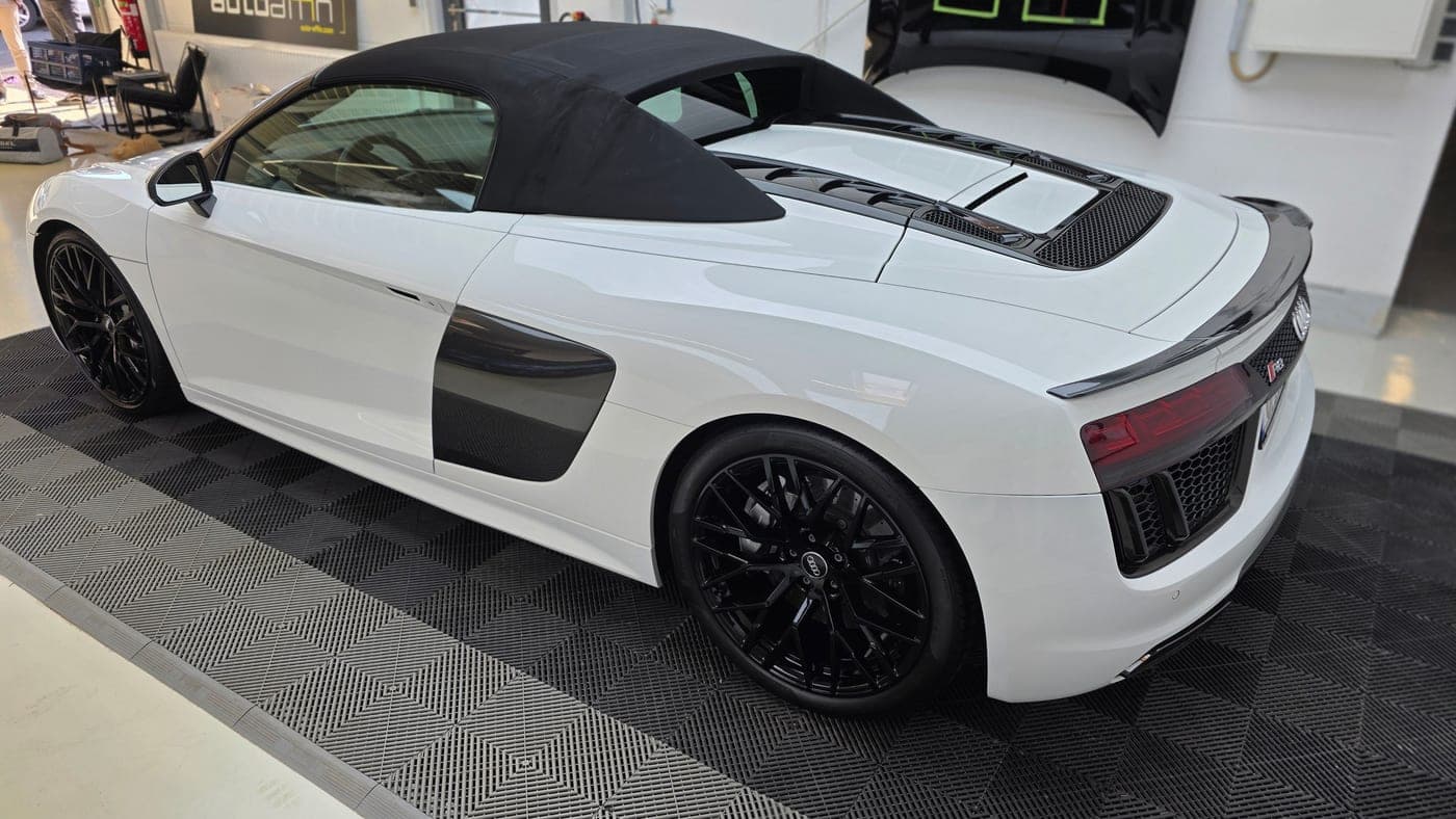Audi R8 V10 Spyder Heckpartie mit Carbon-Spoilerlippe
